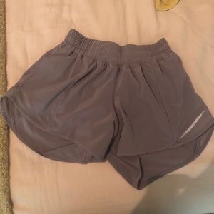 LULULEMON SHORTS SIZE 4 TALL